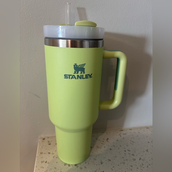Stanley Quencher H2.0 FlowState Tumbler 40oz (Citron) - Picture 2 of 6
